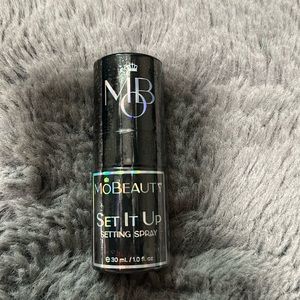 MO BEAUTY SETTING SPRAY